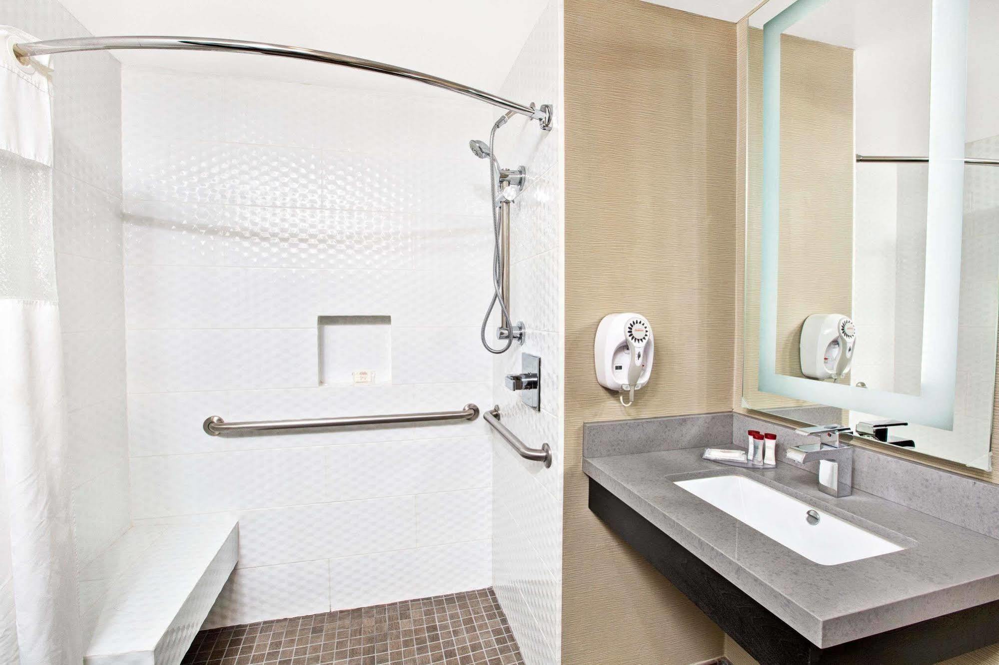 Ramada By Wyndham Marina Del Rey Hotel Eksteriør billede